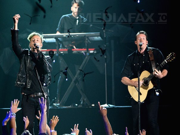 REPORTAJ: OneRepublic a înlocuit picăturile de ploaie cu confetti și le-a oferit românilor un show magic