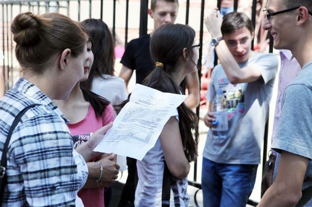 Iată subiectele la matematică primite azi de elevii de a VIII-a la examenul de evaluare națională 2015. Câte dintre ele mai știi să rezolvi?