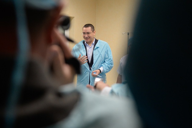 „Pliscul și meniscul”. De ce a simțit Victor Ponta nevoia să inventeze un neadevăr de asemenea proporții? Priviți ce s-a întâmplat în realitate