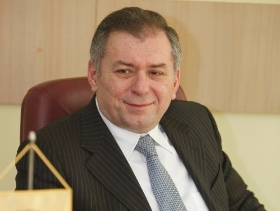 Președintele Băncii Transilvania a vândut joi 23 de milioane de acțiuni ale băncii. Care este motivul