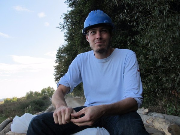 Cum a dat norocul peste „Cearli și Cristi”, doi francezi care s-au mutat într-un sat din Transilvania și au ajuns să descopere micul secret al femeilor din partea locului