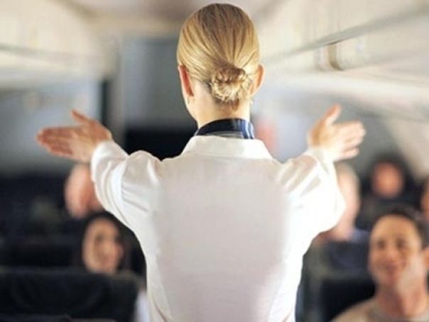 „Bună ziua. Vreau să fiu stewardesă, ce trebuie să fac?” Maria ar putea câștiga până la 4.500 de euro/lună, dar are o MICĂ PROBLEMĂ