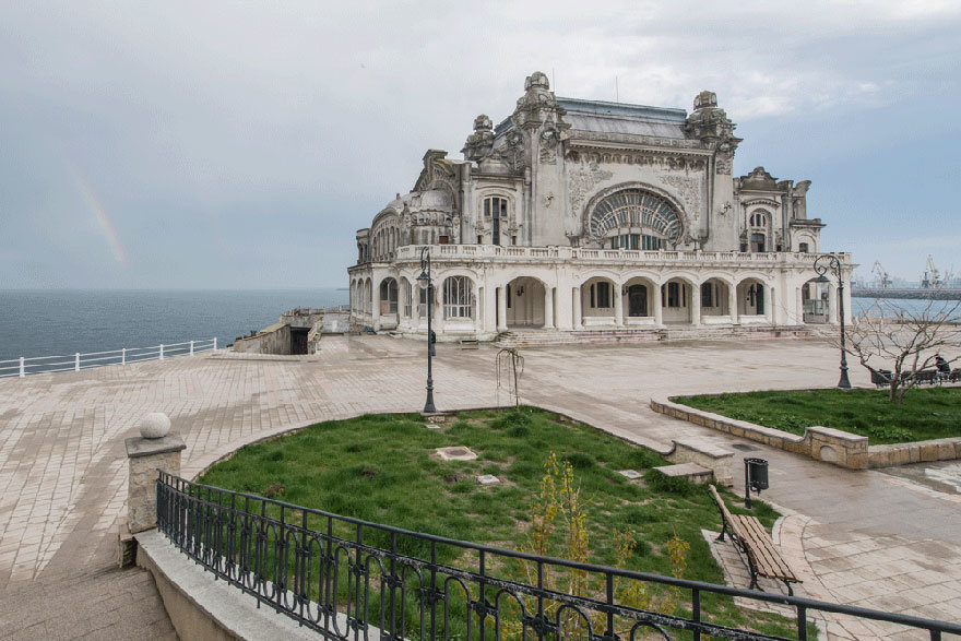 Locul din România frecventat de cei mai bogați oameni din Europa a ajuns astăzi o ruină. Cum a ajuns să arate una dintre cele mai impresionante clădiri - FOTO