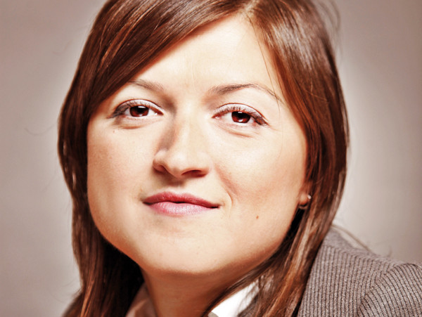 Și-a început cariera imediat după absolvire și a urcat treptele ierarhice de la poziția de consultant junior până la cea de director