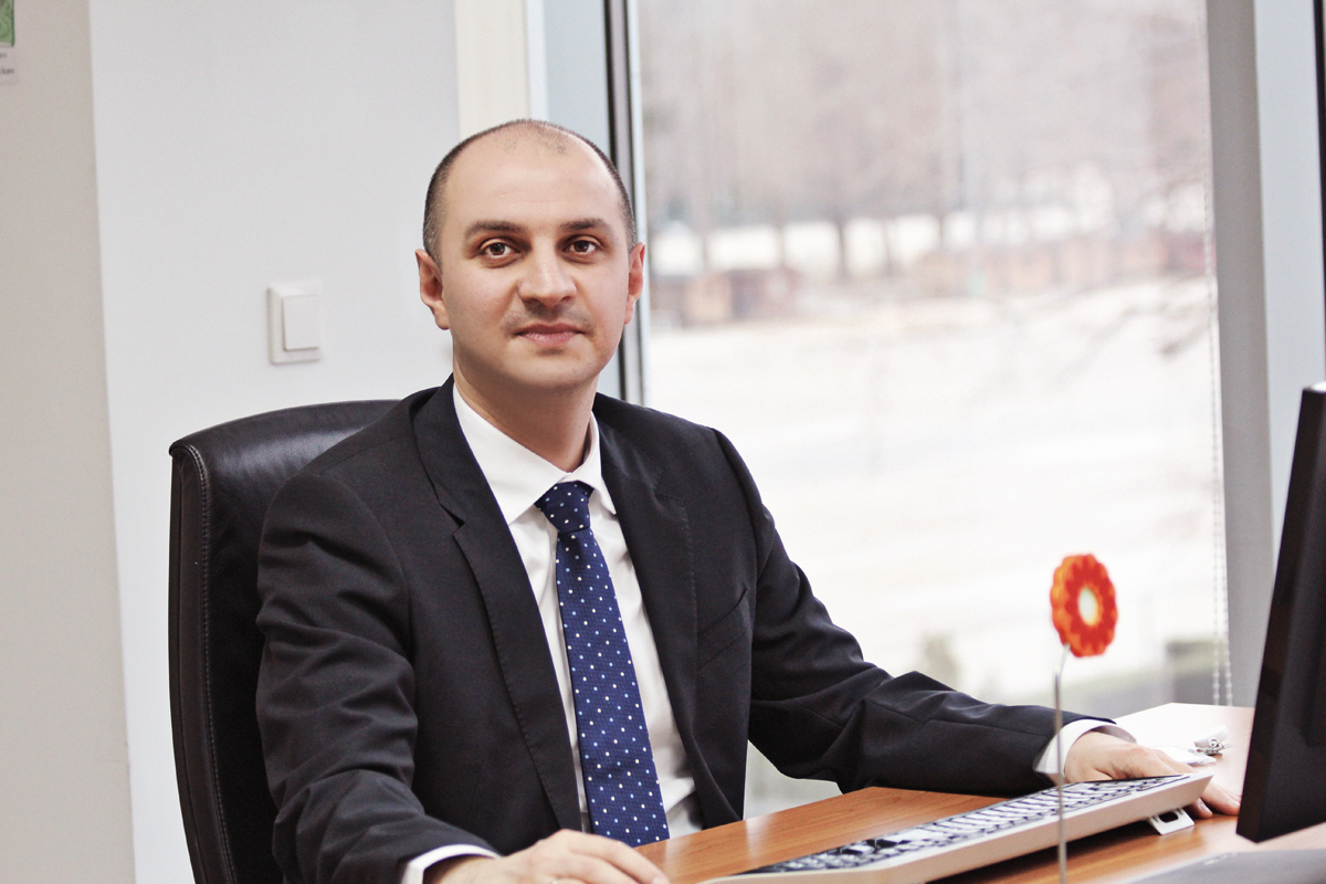 Coordonează activitățile de supply chain din România și alte șapte state
