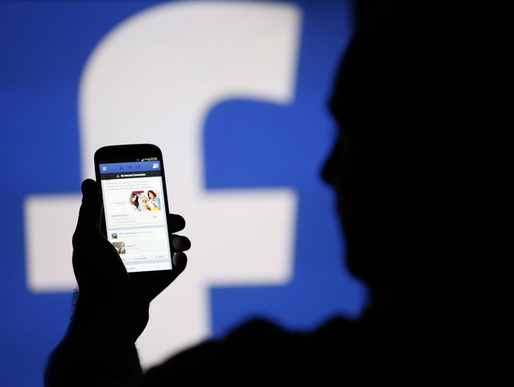 Cât de repede reacționează Facebook dacă îți faci publică parola contului personal?
