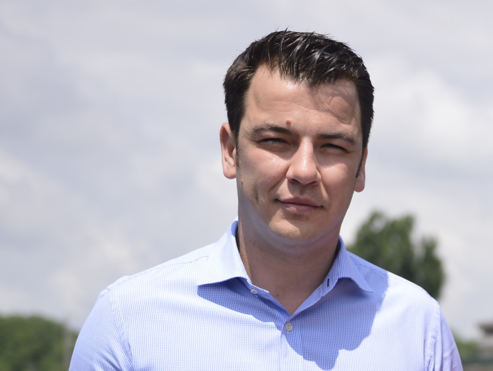 A cutreierat planeta și a primit oferte de muncă din Emiratele Arabe Unite și America, dar a ales a ales să se întoarcă în țară pentru a conduce propriul complex turistic