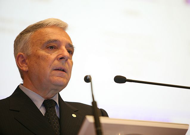 Când va trece România la euro? Isarescu: Devine din ce în ce mai probabil ca peste 10 ani Romania să aibă ca monedă tot leul