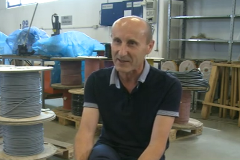 A renunțat la job-ul într-o multinațională pentru a-și face propria afacere. Românul care câștigă 1 milion de euro la un contract