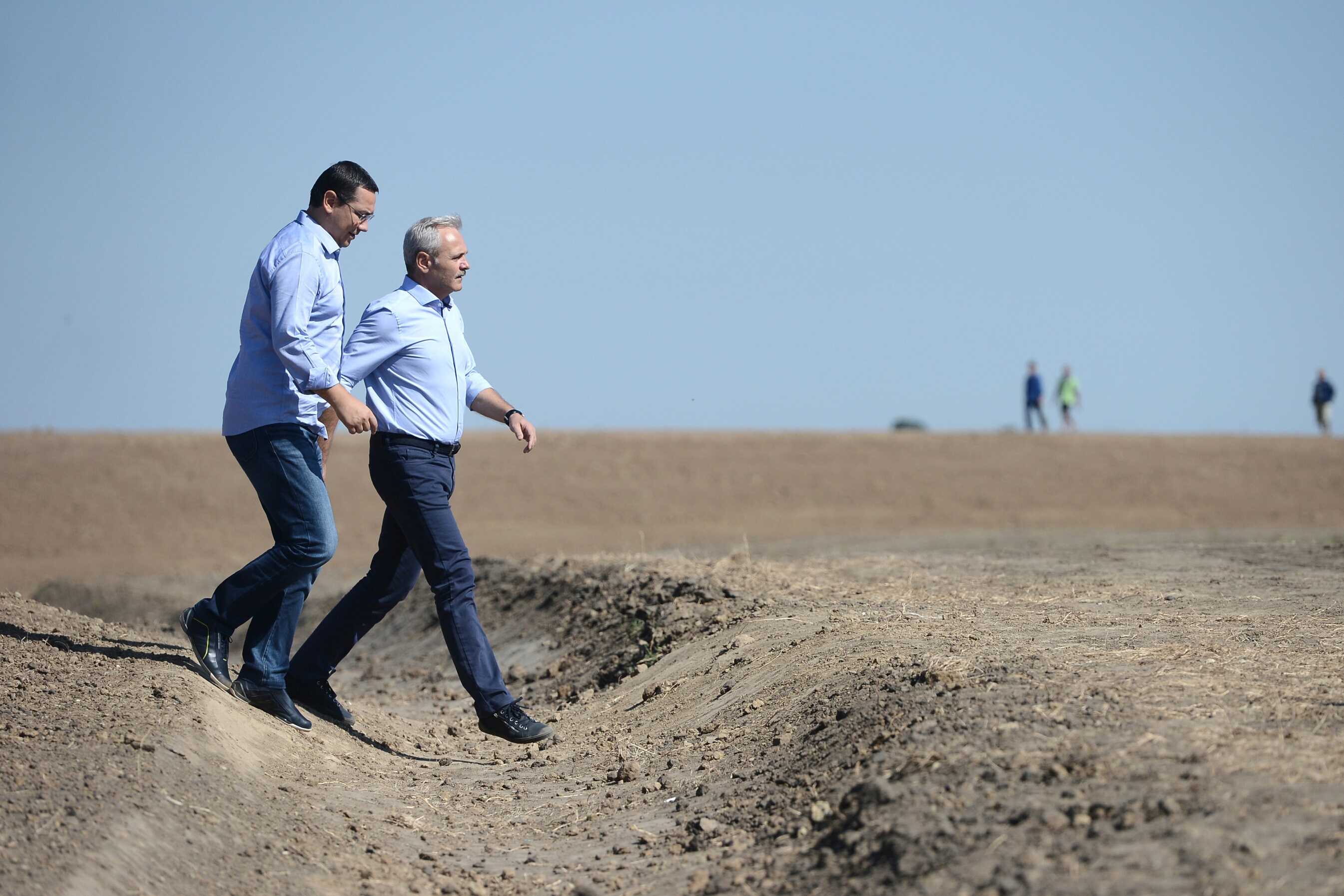 Liviu Dragnea îi dă lui Victor Ponta lovitura decisivă la doar o zi după ce a preluat partidul. Ce se întâmplă acum la Guvern