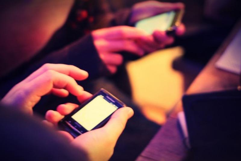 Pleci în vacanță în străinătate? Cum vorbești mai ieftin la telefon