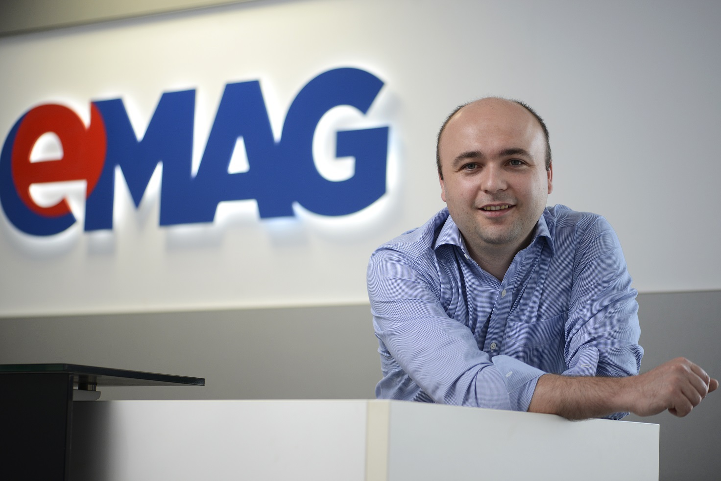 eMAG a promovat un programator în funcția de director general
