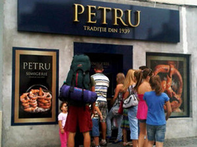 Un antreprenor din Piatra-Neamț face 10 milioane de lei din rețetele de covrigi create de străbunicul lui acum aproape 80 de ani