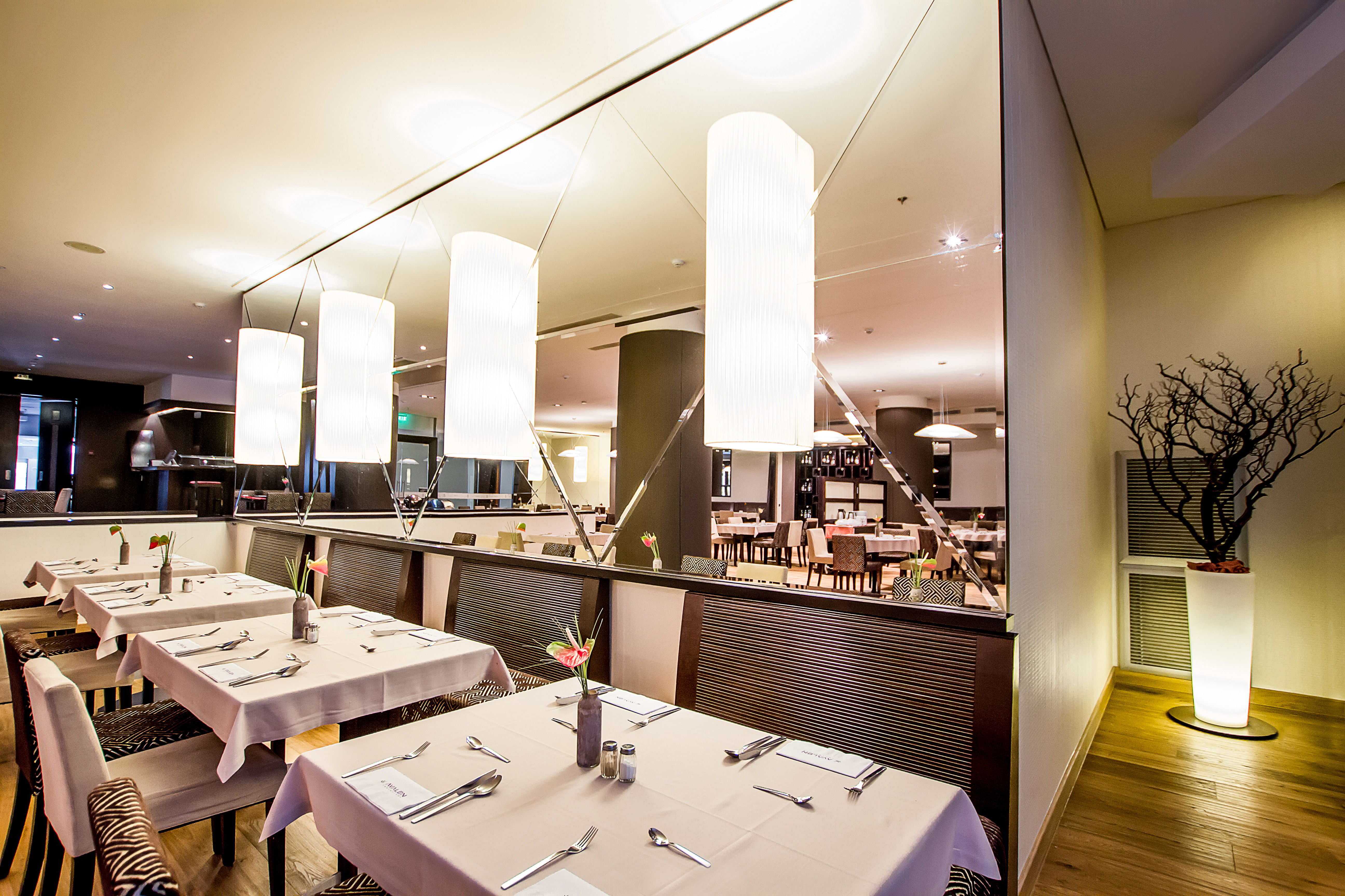 Primul hotel Sheraton din România s-a deschis! Cum arată acum noul hotel de 5 stele din București după o modernizare de milioane de euro. Galerie FOTO