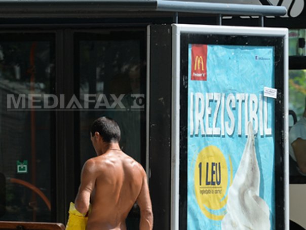 DE NECREZUT! Bucureștenii, martori la o întâmplare șocantă. Cum umblă acest om în centrul Capitalei