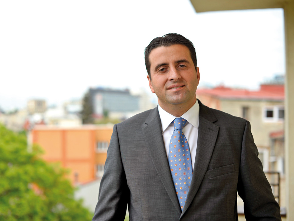 A pornit ca angajat al departamentului IT, iar acum este directorul diviziei de operațiuni back office Allianz Țiriac Asigurări