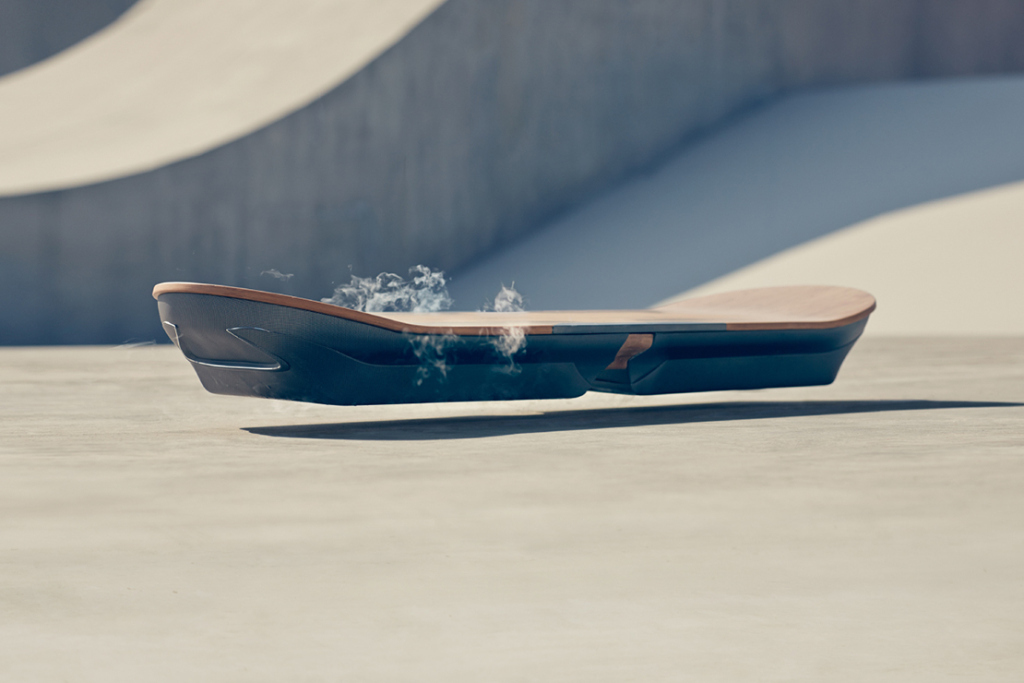 Skateboard-ul plutitor din filmul "Înapoi în viitor", devenit realitate