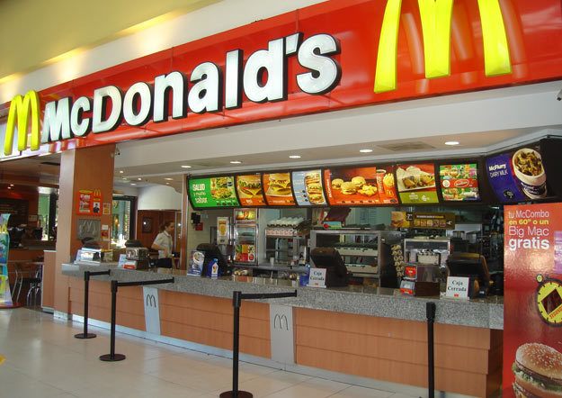 IMAGINILE pe care McDonald`s nu ar fi vrut să le vezi vreodată. Filmarea cu CAMERA ASCUNSĂ în ferma unde se făceau McNuggets