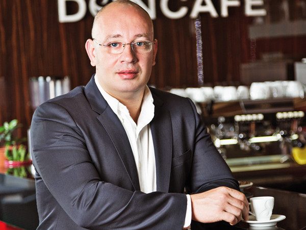 Este responsabil pentru vânzările și programele de trade marketing ale Strauss România