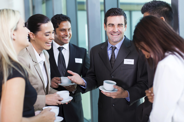 Ghid de networking la petreceri ”de lux”: Cum să faci cunoștință cu cei mai influenți oameni, să te faci plăcut și să îți asiguri succesul în afaceri