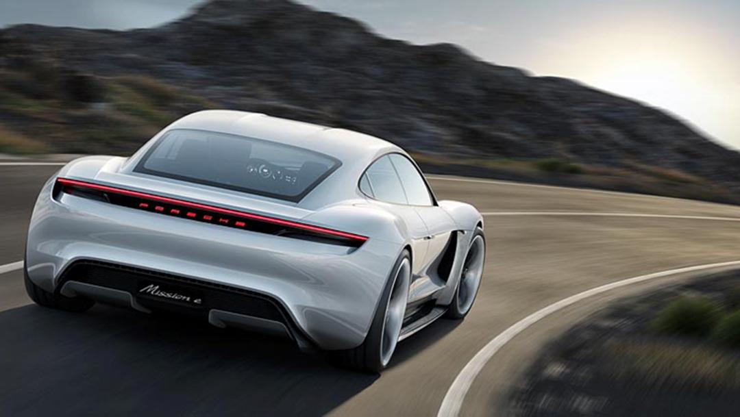 Porsche provoacă Tesla. Mașina electrică care se încarcă în doar 15 minute