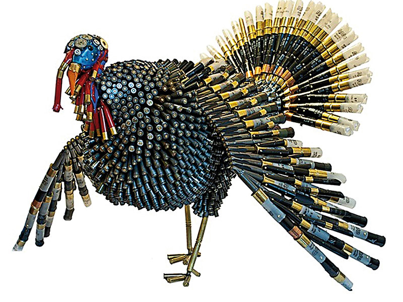 Forme animaliere realizate cu cartușe folosite