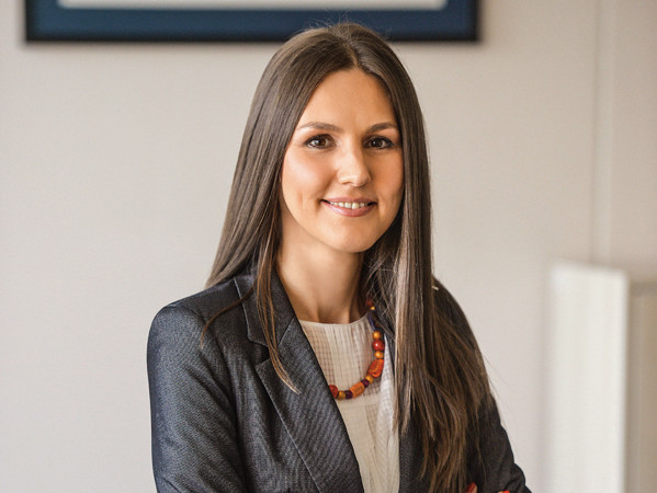 Este key account manager în cadrul celui mai mare producător de medicamente din România