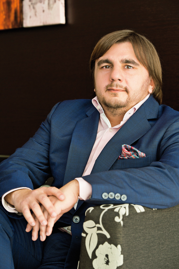 La 36 de ani are 14 ani de experiență în servicii de consultanță financiară și coordonează o echipă de 50 de oameni