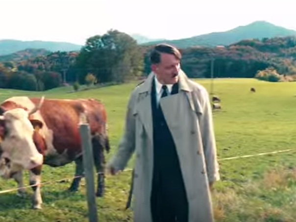 Stupefiant! S-a deghizat în Adolf Hitler și a început să străbată Germania. Ce a urmat după aceea este mai presus de orice închipuire