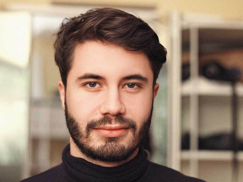 Un tânăr din România face bani de pe urma vedetelor de pe Youtube. A fost invitat să lucreze la Berlin