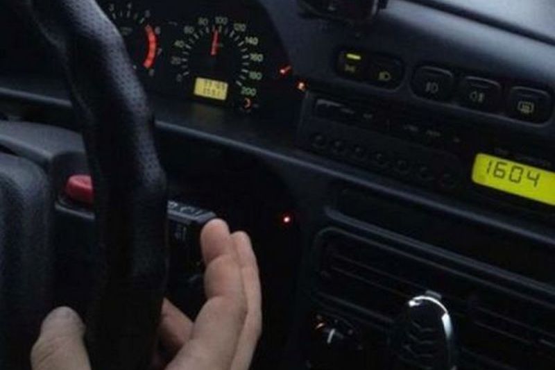 Icoanele pe bordul mașinii sunt de domeniul trecutului. Aceasta este noua modă pentru șoferii credincioși. FOTO