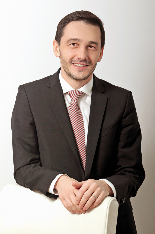Sever Mircea Solomon coordonează o echipă de aproximativ 55 de subordonați, care gestionează achiziția de energie destinată clienților rezidențiali și de business
