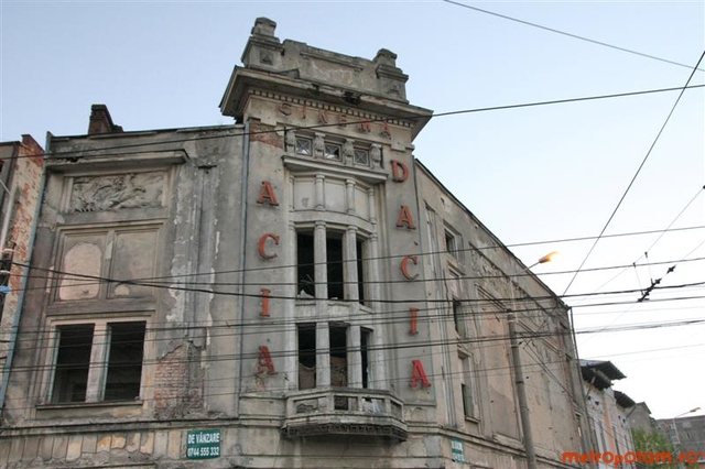 Cinematograful Dacia din București, pus la vânzare pe OLX - FOTO, VIDEO