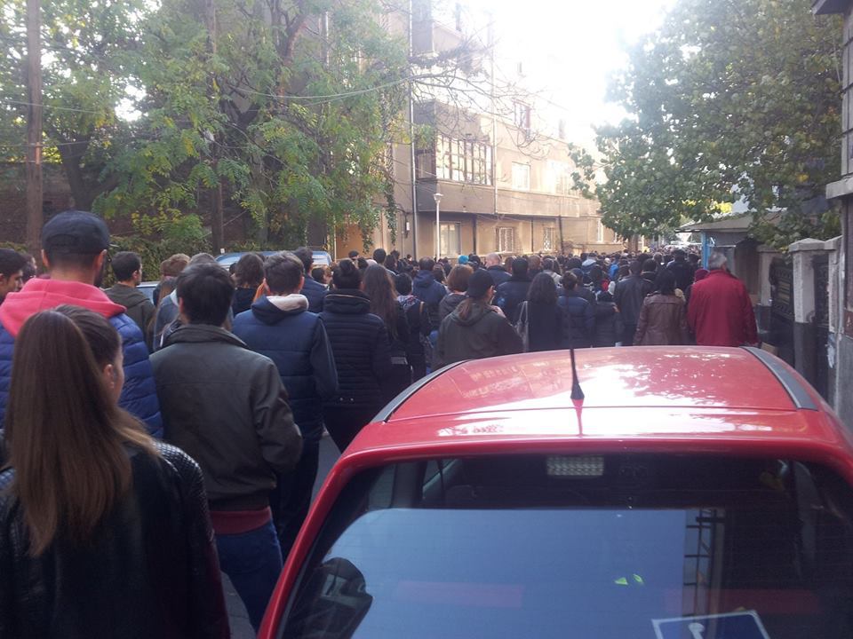 "Marșul tăcerii #Colectiv": Aproximativ 700 de persoane au participat la un marș în memoria victimelor tragediei din Colectiv - FOTO
