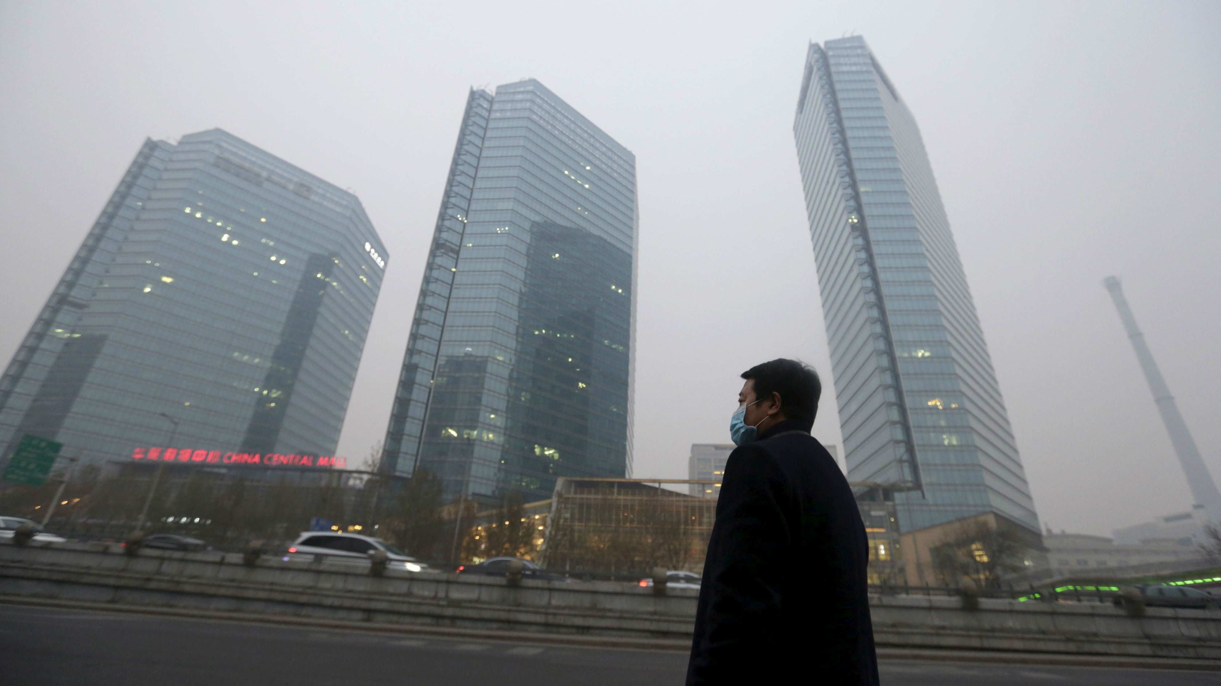 Nordul Chinei este acoperit de un nor uriaș de smog, mai mare decât Spania; rezolvarea este la discreția vremii
