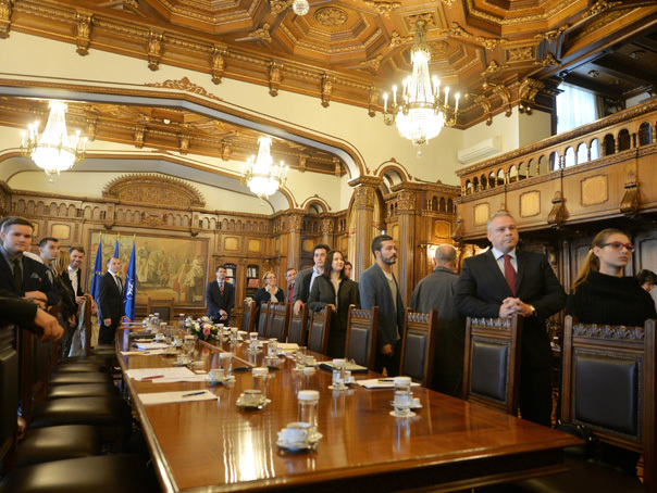 Societatea civilă a cerut o nouă clasă politică. Iohannis le-a spus să intre în politică