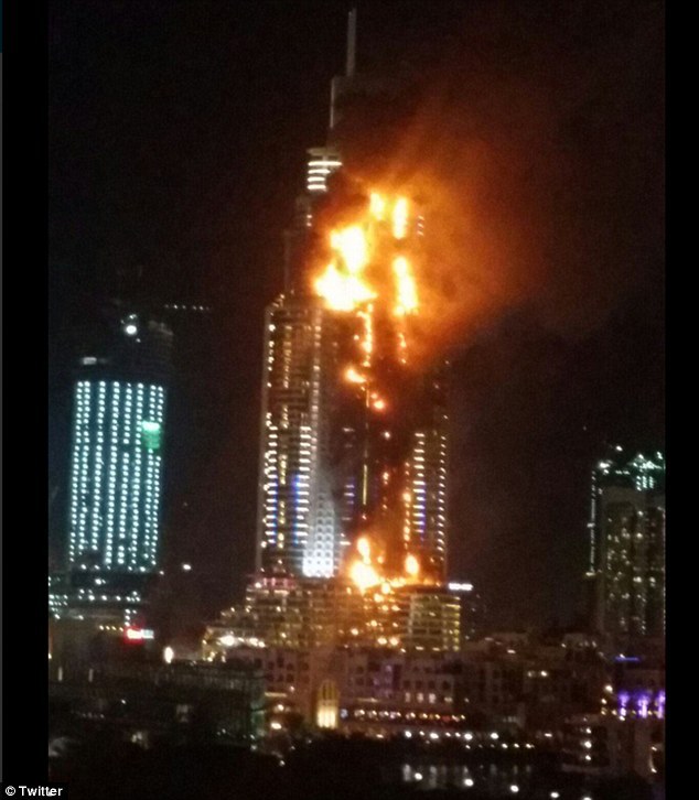 Incendiu puternic situat lângă cea mai înaltă clădire din Dubai, Burj Khalifa - VIDEO