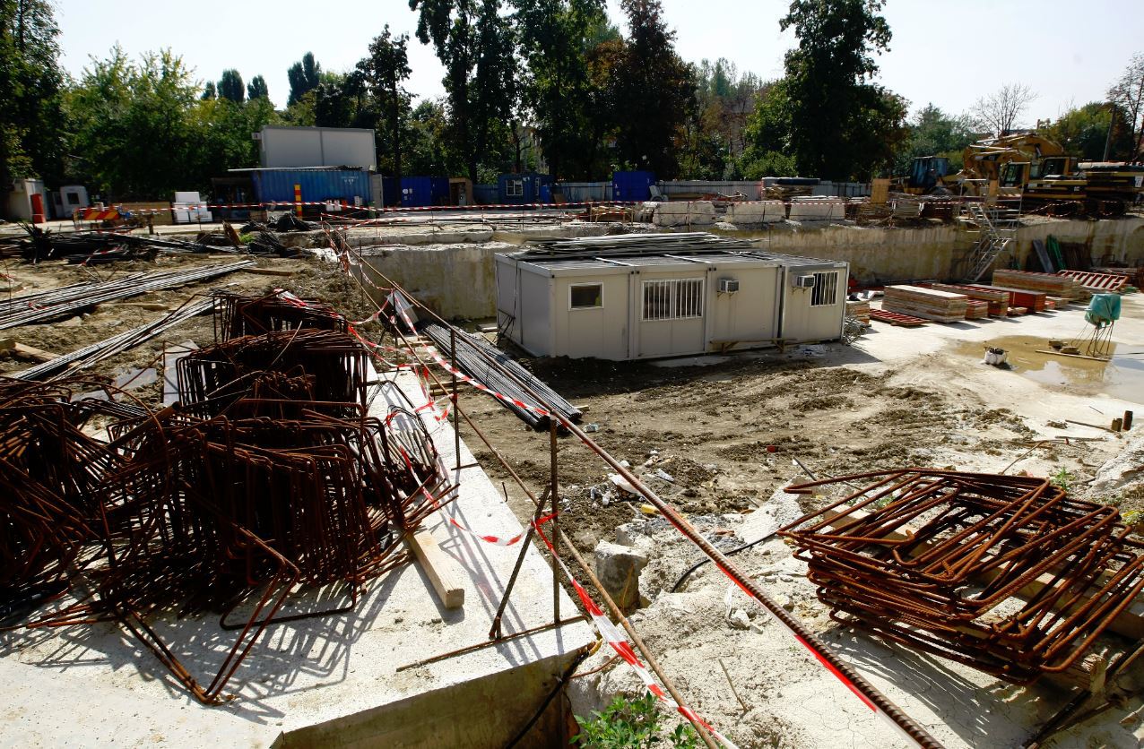 Circulație închisă în zona Eroilor, din cauza surpării terenului. Pe unde se poate circula