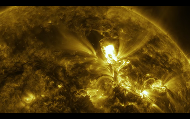 Imagini incredibile cu Soarele în format ultra high-definition, publicate de NASA - VIDEO