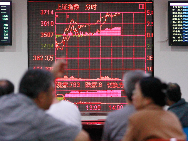 Este 2016 anul când lumea va reintra în criză? Ce ne spun prăbușirea bursei din China și ieftinirea petrolului