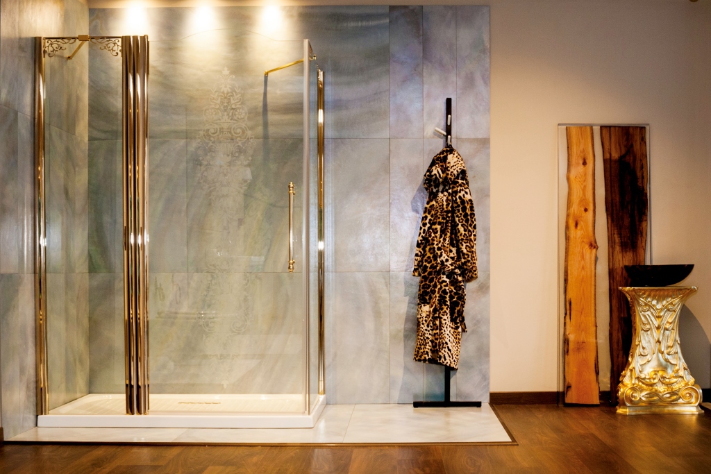 Se deschide Collezioni, primul showroom cu produse Roberto Cavalli pentru casă