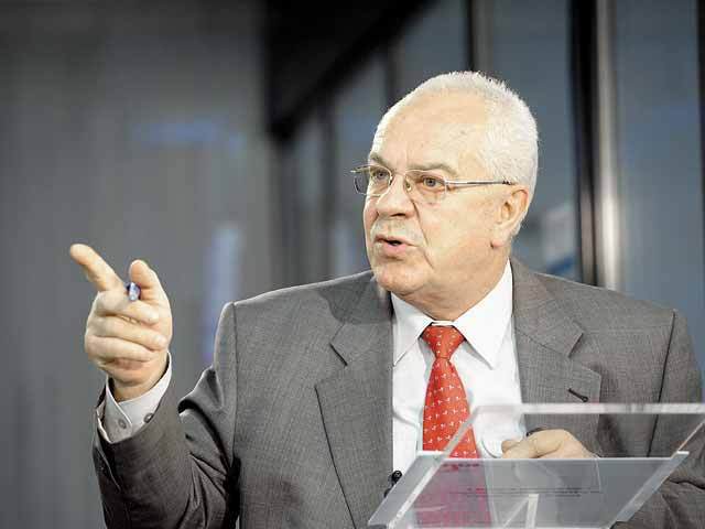 Stroe: Infrastructura, o bășcălie națională; autostrada Pitești-Sibiu nu este doar pentru Dacia