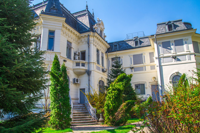 Una dintre cele mai cunoscute clădiri din București, fostul sediu al Ambasadei SUA, de vânzare cu 7,5 mil. euro. Cum arată interiorul secret al palatului urban