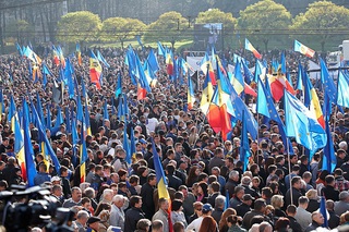 Cum a ajuns Moldova o pradă pentru oligarhi