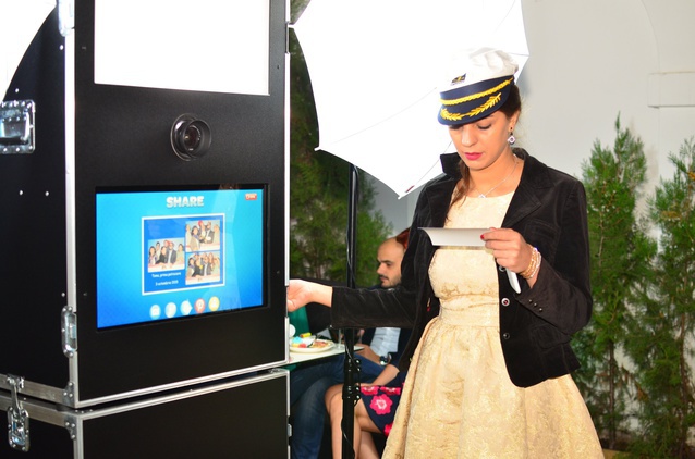 Doi antreprenori vor 25.000 de euro din selfie-uri la evenimente