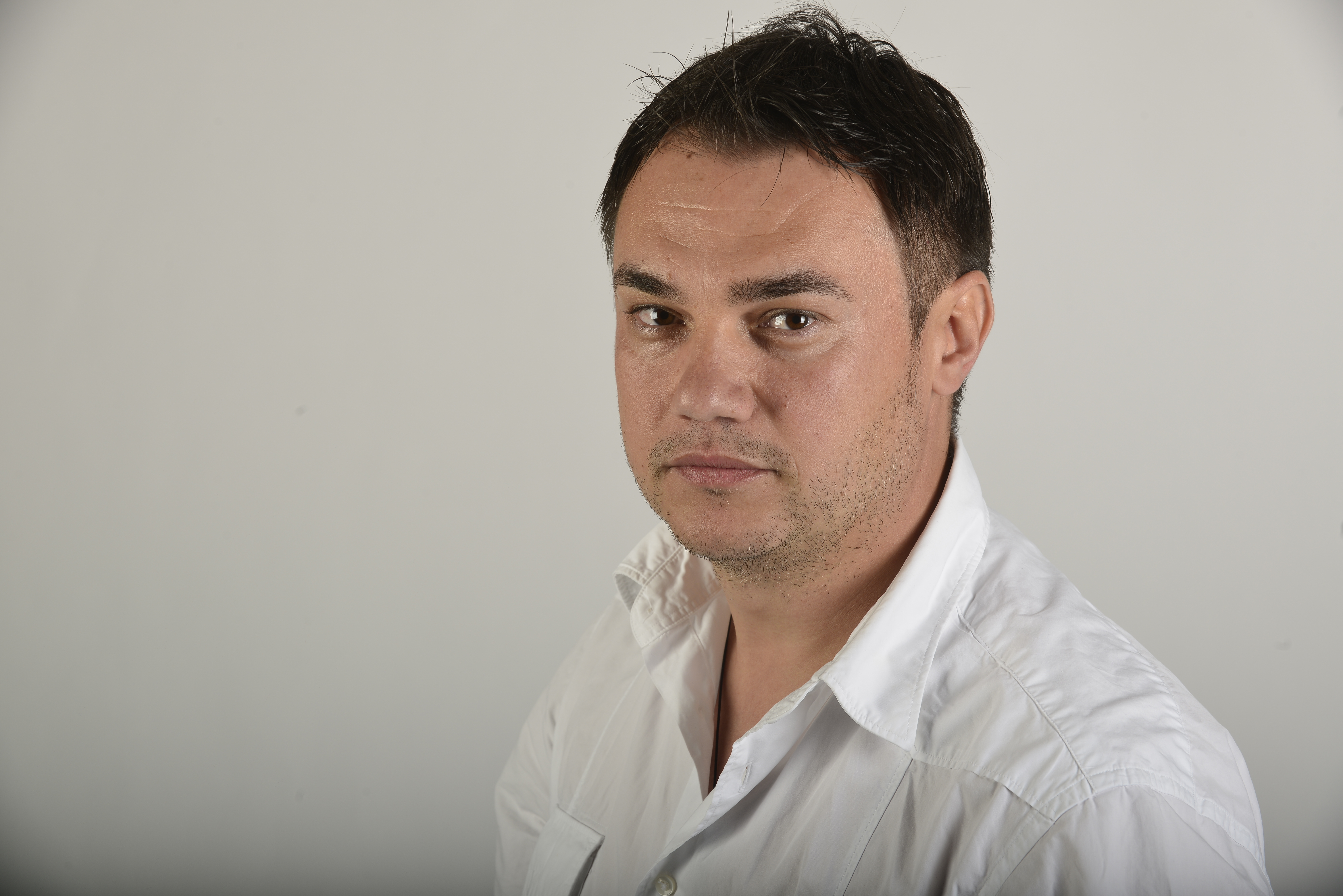 Un tânăr din Pitești povestește cum Rompetrol l-a făcut milionar fără să lucreze nicio zi ca angajat