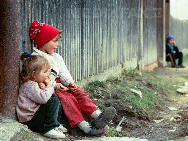 În România s-a înregistrat cea mai mare rată a sărăciei copiilor într-un studiu în care au fost analizate 35 de țări dezvoltate