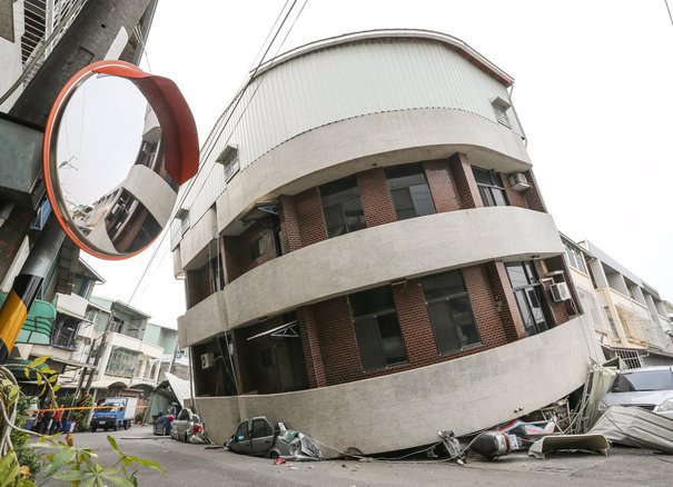 Cel puțin șapte morți și 400 de răniți în urma seismului din Taiwan; 400.000 de persoane nu au apă