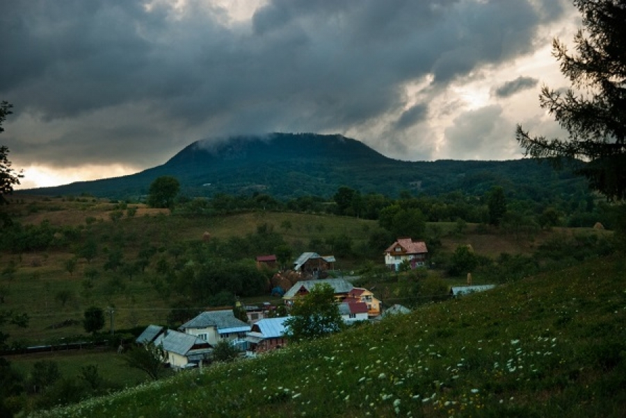 Muntele interzis femeilor sau „ATHOSUL MARAMUREȘULUI”. Ce minuni au loc acolo