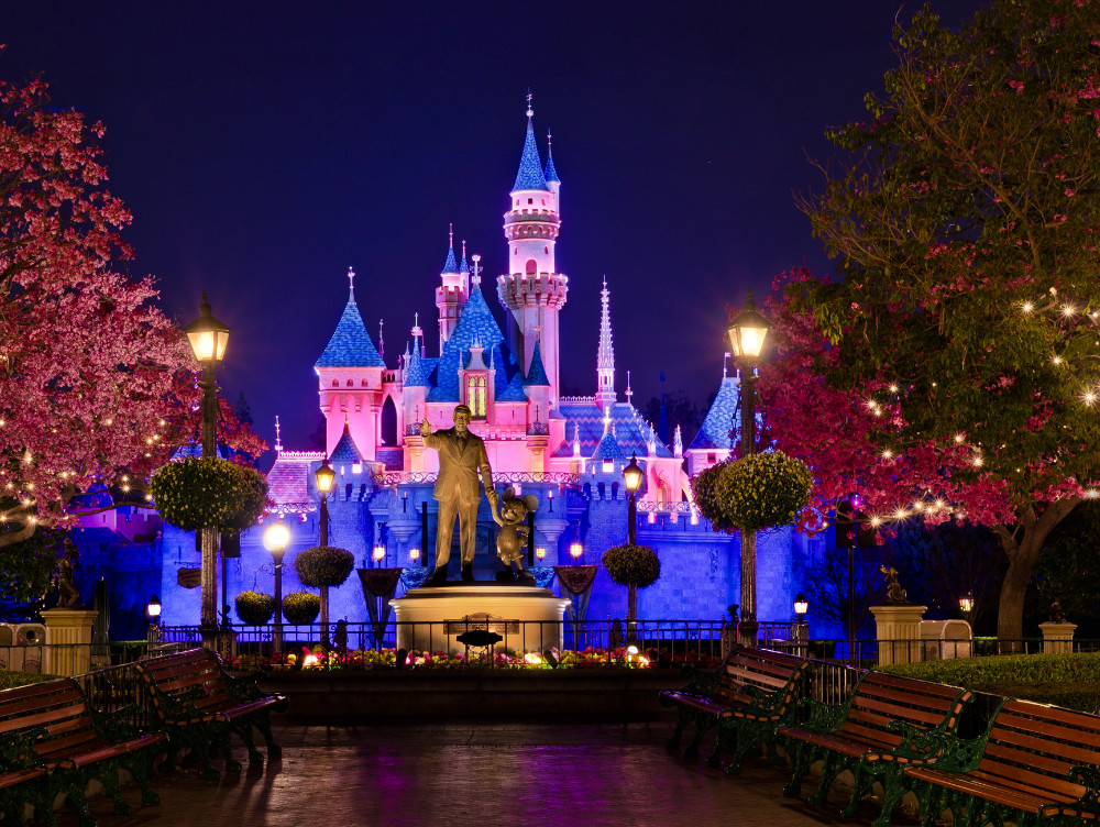 Povestea românului care a fugit din țară din cauza regimului comunist și a devenit director muzical la Disneyland Paris: ”În tot ce creez, includ o mică bucățică din România”